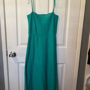 Elegant Green Pleated Dress